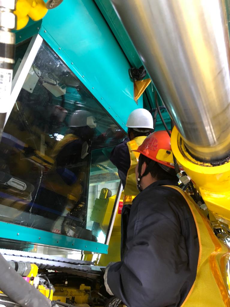 電車の特殊車両ガラス交換