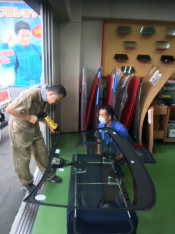 アウディガラス交換